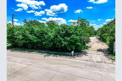 1013 E Fishcreek Road, Grand Prairie, TX 75052 - Photo 18