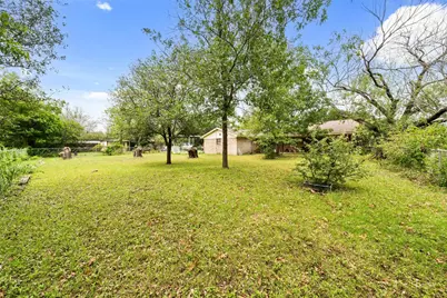 402 N Walnut Street, Lacy Lakeview, TX 76705 - Photo 18