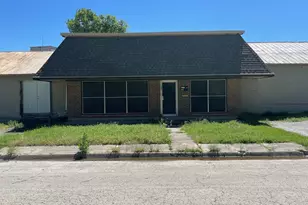 517 E Broadway St, Gainesville, TX 76240 - Photo 1