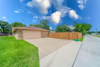 2138 Wellington Drive, Grand Prairie, TX 75051 - Photo 32