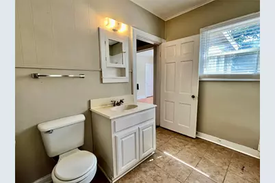 701 W Sycamore Street, Denton, TX 76201 - Photo 10