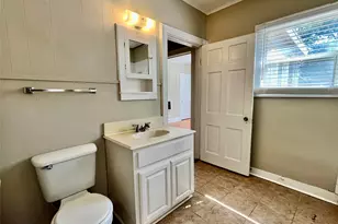 701 W Sycamore St, Denton, TX 76201 - Photo 10