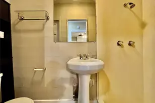 701 W Sycamore St, Denton, TX 76201 - Photo 12