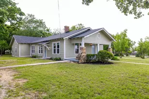 711 Fannin St, Nocona, TX 76255 - Photo 2