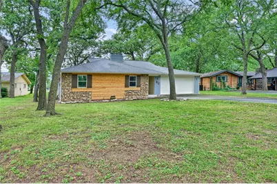 912 Kiowa Drive W, Lake Kiowa, TX 76240 - Photo 2