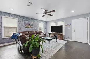 1200 E Annie St, Fort Worth, TX 76104 - Photo 2