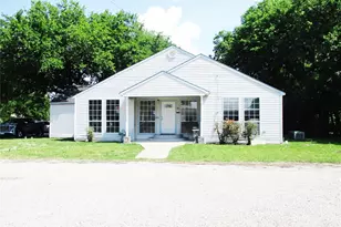 103 E Denison Ave, Bonham, TX 75418 - Photo 1