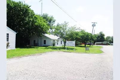 103 E Denison Avenue, Bonham, TX 75418 - Photo 2