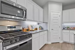 1143 Keystone Dr, Granbury, TX 76048 - Photo 4