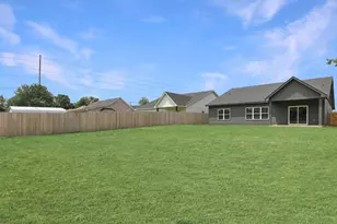 909 Maple St, Farmersville, TX 75442 - Photo 26