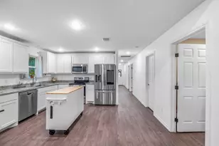 161 Columbia St, Cleburne, TX 76031 - Photo 6