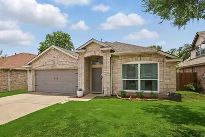 713 Bridle Trail, Saginaw, TX 76179 - Photo 2