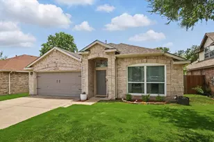 713 Bridle Trail, Saginaw, TX 76179 - Photo 2