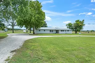 1411 Parker Dairy Rd, Alvord, TX 76225 - Photo 2