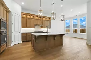 541 Lockhart St, Waxahachie, TX 75165 - Photo 2