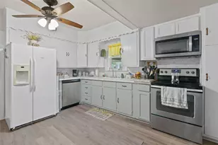 211 S Wickham St, Alvord, TX 76225 - Photo 10