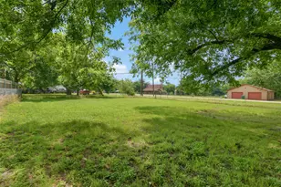 211 S Wickham St, Alvord, TX 76225 - Photo 22