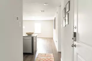 1113 N 10th St, Waco, TX 76707 - Photo 4