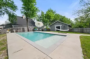 756 W 3rd Ave, Corsicana, TX 75110 - Photo 32