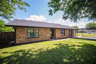 304 Moore St, Jacksboro, TX 76458 - Photo 2