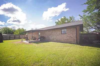 304 Moore Street, Jacksboro, TX 76458 - Photo 18