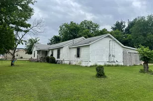 310 W Angeline St, Groesbeck, TX 76642 - Photo 2