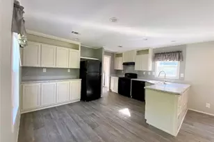 329 Capricorn Dr, Granbury, TX 76049 - Photo 4