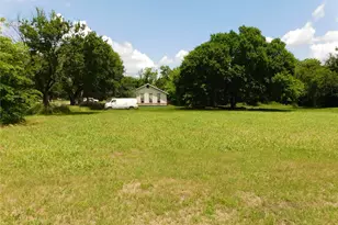 504 NE 7th St, Hubbard, TX 76648 - Photo 6