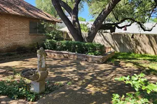 1117 Knotty Oaks Dr, Woodway, TX 76712 - Photo 38