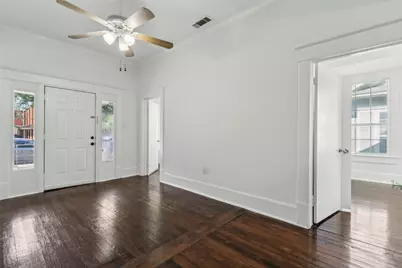 820 W 10th Street, Dallas, TX 75208 - Photo 2