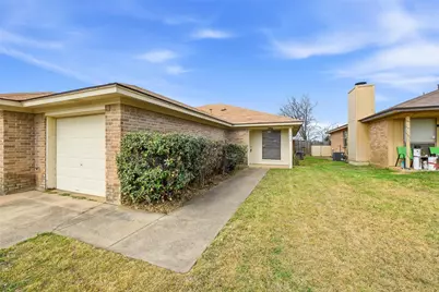 2812 Ridgecrest Drive, Fort Worth, TX 76133 - Photo 2