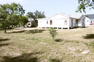 501 E Church St, San Saba, TX 76877 - Photo 6