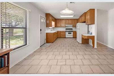 386 W Main Street, Elm Mott, TX 76640 - Photo 6