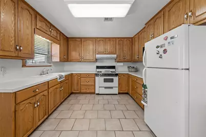 386 W Main Street, Elm Mott, TX 76640 - Photo 8