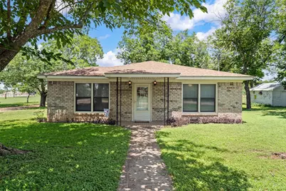 386 W Main Street, Elm Mott, TX 76640 - Photo 2