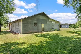 386 W Main St, Elm Mott, TX 76640 - Photo 20