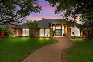 3921 Salem Ct, Plano, TX 75023 - Photo 2