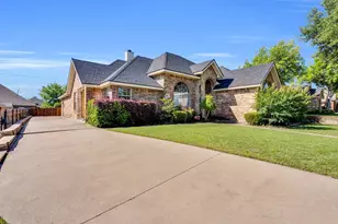 1607 W Westhill Dr, Cleburne, TX 76033 - Photo 1