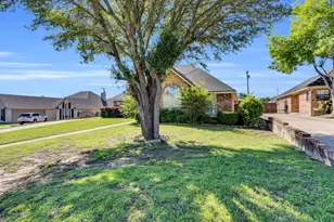 1607 W Westhill Dr, Cleburne, TX 76033 - Photo 4