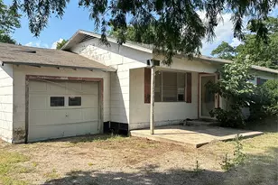 202 W Rowena St, Rosebud, TX 76570 - Photo 2