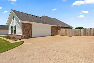 10117 Castleberry Ln, Waco, TX 76712 - Photo 4