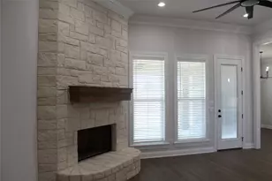 10117 Castleberry Ln, Waco, TX 76712 - Photo 2