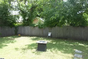 206 Royal St, Cleburne, TX 76031 - Photo 12