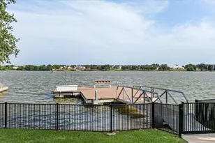 914 Waterpoint Ct E, Granbury, TX 76048 - Photo 36