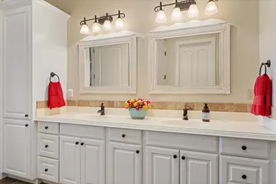 914 Waterpoint Court E, Granbury, TX 76048 - Photo 20