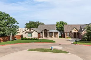 914 Waterpoint Ct E, Granbury, TX 76048 - Photo 2