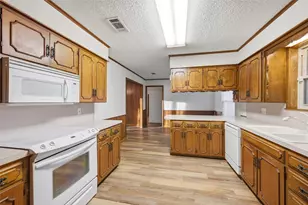 820 Layne Dr, Denison, TX 75020 - Photo 8