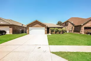 7660 Hollow Forest Dr, Fort Worth, TX 76123 - Photo 2