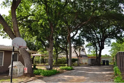 1405 Rolling Hills Drive, Graham, TX 76450 - Photo 4