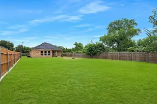 3101 EastCrest Ct, Fort Worth, TX 76105 - Photo 10